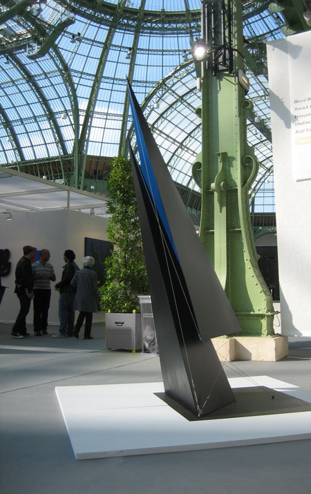 Patrick FLEURY, Alpha2 (2007) aluminium 100cm x 100cm x 250cm